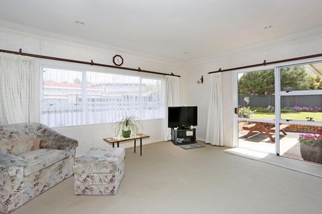 Photo of property in 18 Saint Johns Avenue, Tuakau, 2121