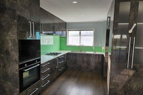 Photo of property in 1/1 Ribblesdale Road, Henderson, Auckland, 0612