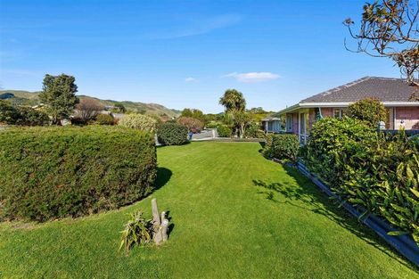 Photo of property in 2 Leybourne Avenue, Waikanae, 5036