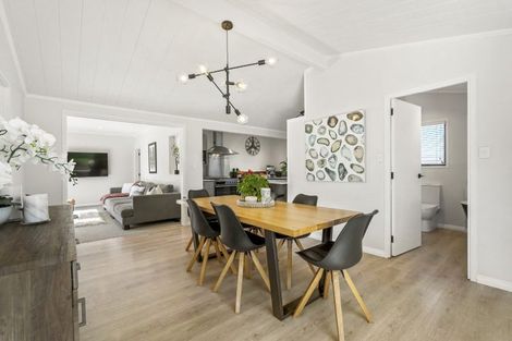 Photo of property in 22 Maori Hut Road, Red Beach, 0932