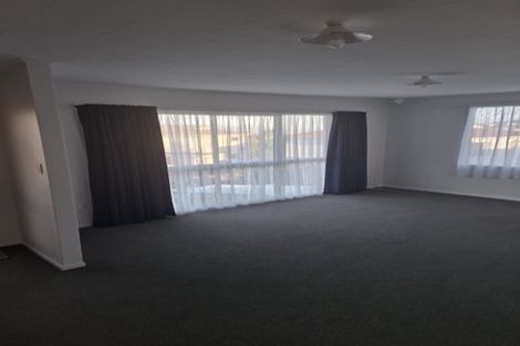 Photo of property in 4 Stroud Way, Newlands, Wellington, 6037