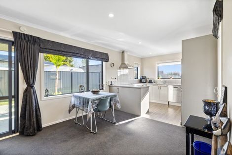 Photo of property in 15 Peter Way Place, Glenview, Hamilton, 3206