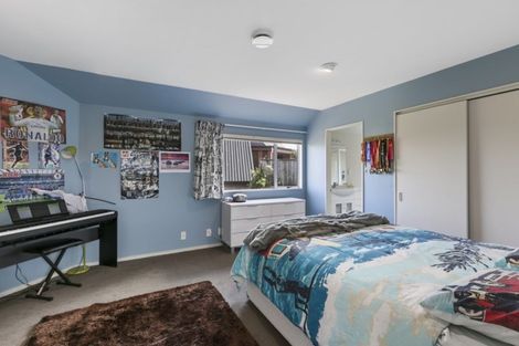 Photo of property in 19 Molyneux Close, Whitby, Porirua, 5024