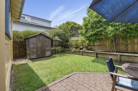 Photo of property in 1/6 Valley Road, Northcote, Auckland, 0626