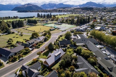 Photo of property in 5 Meadowstone Drive, Wanaka, 9305
