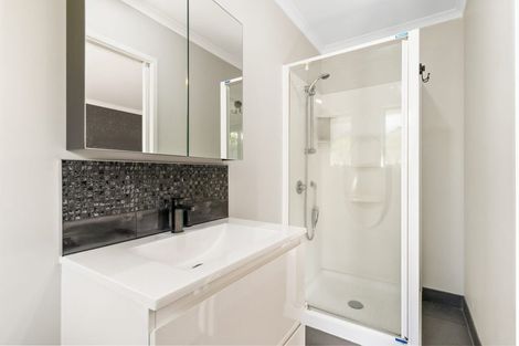 Photo of property in 19 William Gamble Drive, Greenhithe, Auckland, 0632