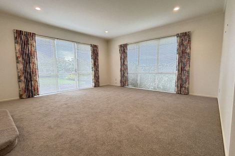 Photo of property in 8 Rosebay Rise, Henderson, Auckland, 0610