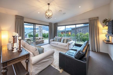 Photo of property in 16 Edgewood Place, Wanaka, 9305