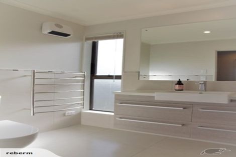 Photo of property in 17 Costa Viva Crescent, Karaka, Papakura, 2113