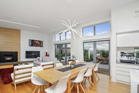 Photo of property in 10 Convent Road, Bluff Hill, Napier, 4110