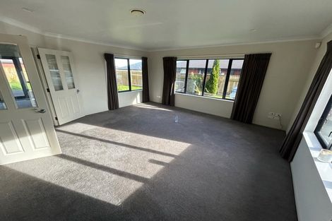 Photo of property in 186 Pacific Drive, Fitzherbert, Palmerston North, 4410