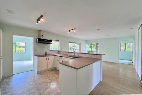 Photo of property in 6 Waylen Place, Burswood, Auckland, 2013