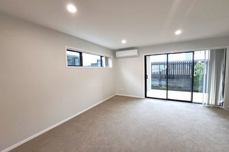 Photo of property in 2 Mikoikoi Crescent, Mangere Bridge, Auckland, 2022