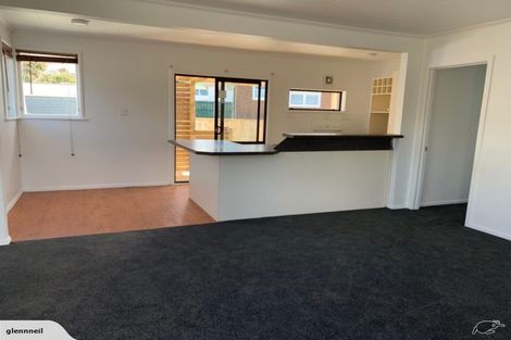 Photo of property in 2 Justin Place, Te Atatu Peninsula, Auckland, 0610
