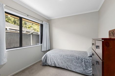 Photo of property in 15 Aragon Grove, Kingsley Heights, Upper Hutt, 5018