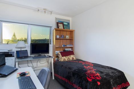 Photo of property in Seaview Apartments, 8/64 Milford Road, Milford, Auckland, 0620