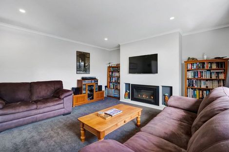 Photo of property in 9 Huetu Place, Bell Block, New Plymouth, 4312