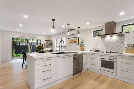 Photo of property in 35 Hawkesbury Avenue, St Albans, Christchurch, 8014