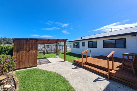 Photo of property in 2 Courthouse Lane, Coromandel, 3506
