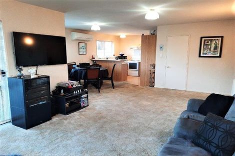 Photo of property in 52 Middlepark Road, Sockburn, Christchurch, 8042