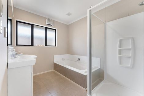 Photo of property in 2 Varsity Heights, Fitzherbert, Palmerston North, 4410
