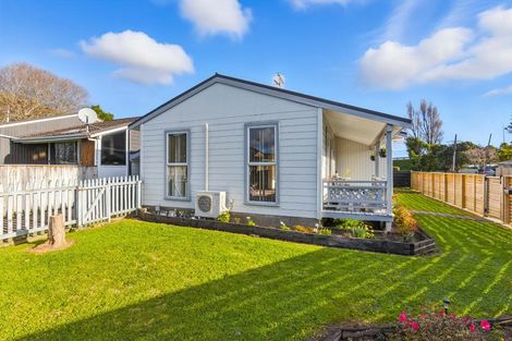 Photo of property in 6a Buckley Grove, Paraparaumu, 5032
