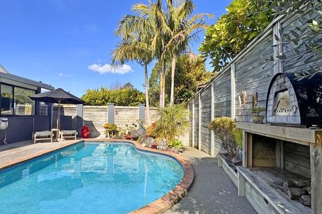 Photo of property in 15 Harper Street, Chatswood, Auckland, 0626