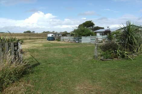 Photo of property in 39 Nuku Street, Tangimoana, 4822