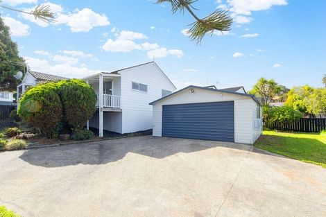 Photo of property in 1 Pahi Place, West Harbour, Auckland, 0618