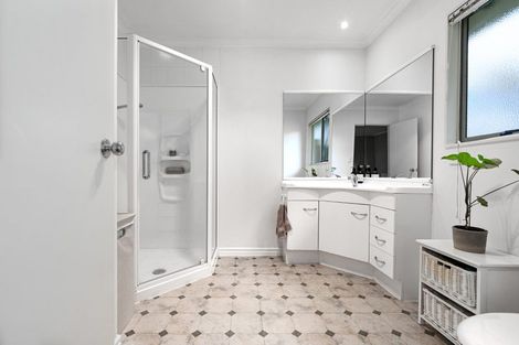 Photo of property in 4 Kestrel Avenue, Welcome Bay, Tauranga, 3112