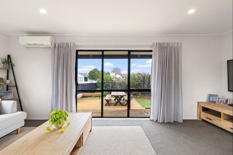 Photo of property in 100 Hillcrest Drive, Kelvin Grove, Palmerston North, 4414