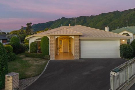 Photo of property in 15a Runanga Grove, Waikanae, 5036