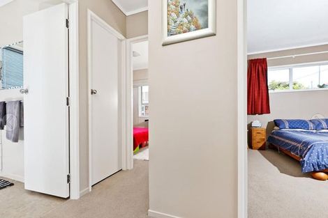 Photo of property in 1/240 Onewa Road, Birkenhead, Auckland, 0626