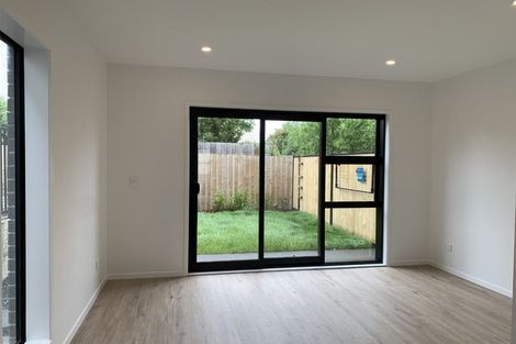 Photo of property in 24 Rauemi Way, Te Atatu South, Auckland, 0610