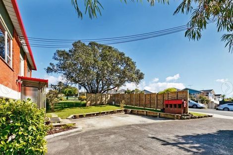 Photo of property in 1/240 Onewa Road, Birkenhead, Auckland, 0626