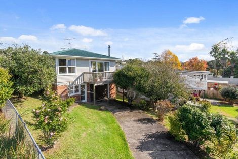 Photo of property in 2 Lowtherhurst Road, Massey, Auckland, 0614