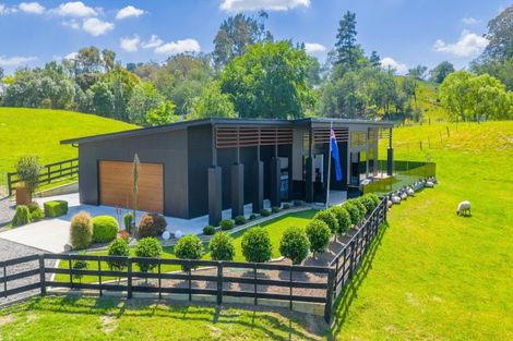 Photo of property in 4 Cemetery Road, Waipawa, 4273