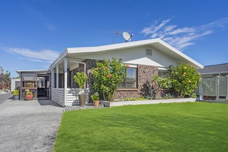 Photo of property in 1/52 Florence Avenue, Orewa, 0931