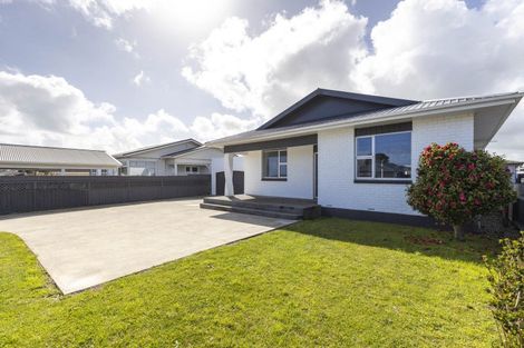 Photo of property in 27 Tukapa Street, Westown, New Plymouth, 4310