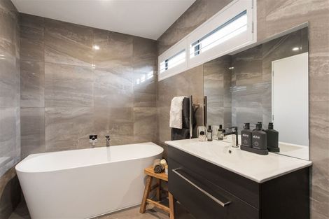 Photo of property in 35 Hawkesbury Avenue, St Albans, Christchurch, 8014