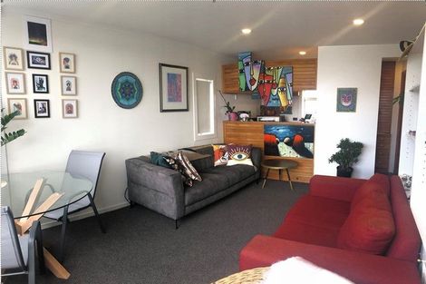 Photo of property in 10/2f Oriental Terrace, Mount Victoria, Wellington, 6011