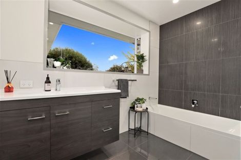 Photo of property in 60 Lee Road, Hannahs Bay, Rotorua, 3010