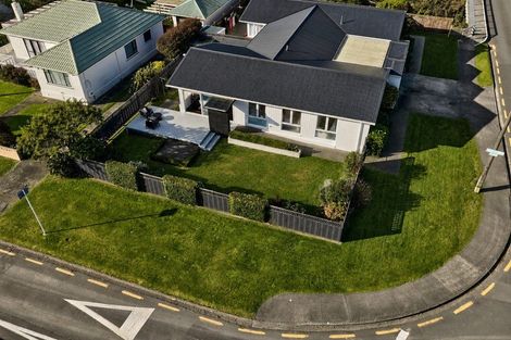 Photo of property in 3 Surrey Street, Tawa, Wellington, 5028