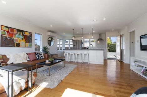 Photo of property in 4 Glenford Lane, Te Atatu Peninsula, Auckland, 0610