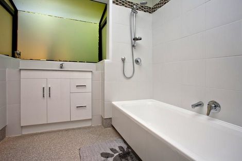 Photo of property in 20 Trelawny Place, Hillcrest, Auckland, 0627