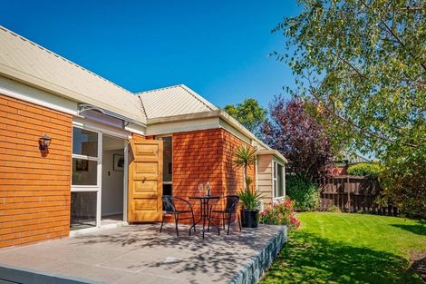 Photo of property in 8 Gatonby Place, Avonhead, Christchurch, 8042