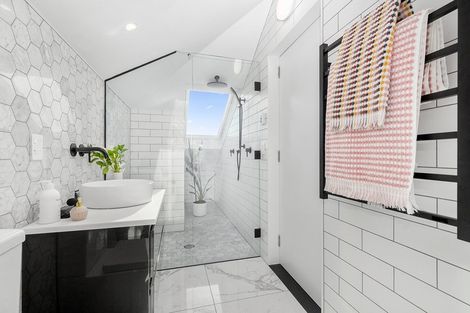 Photo of property in 16 Burnham Street, Seatoun, Wellington, 6022