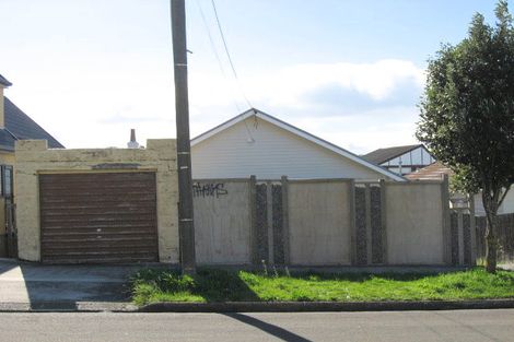 Photo of property in 17 Endeavour Street, Lyall Bay, Wellington, 6022