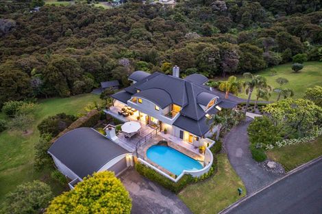 Photo of property in 2 Puriri Place, Sandspit, Warkworth, 0982
