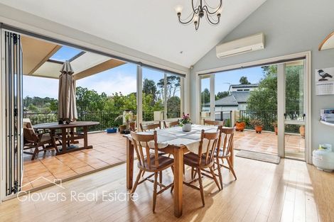 Photo of property in 23a Woodfern Crescent, Titirangi, Auckland, 0604